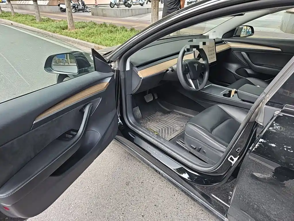 Tesla Model 3 — миниатюра 12