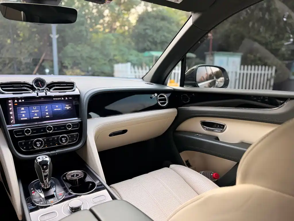 Bentley Bentayga — миниатюра 13