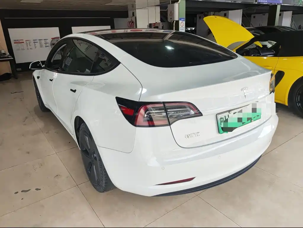 Tesla Model 3 — миниатюра 10