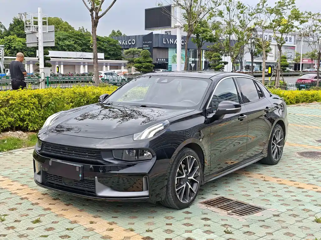 Купить Lynk & Co 03