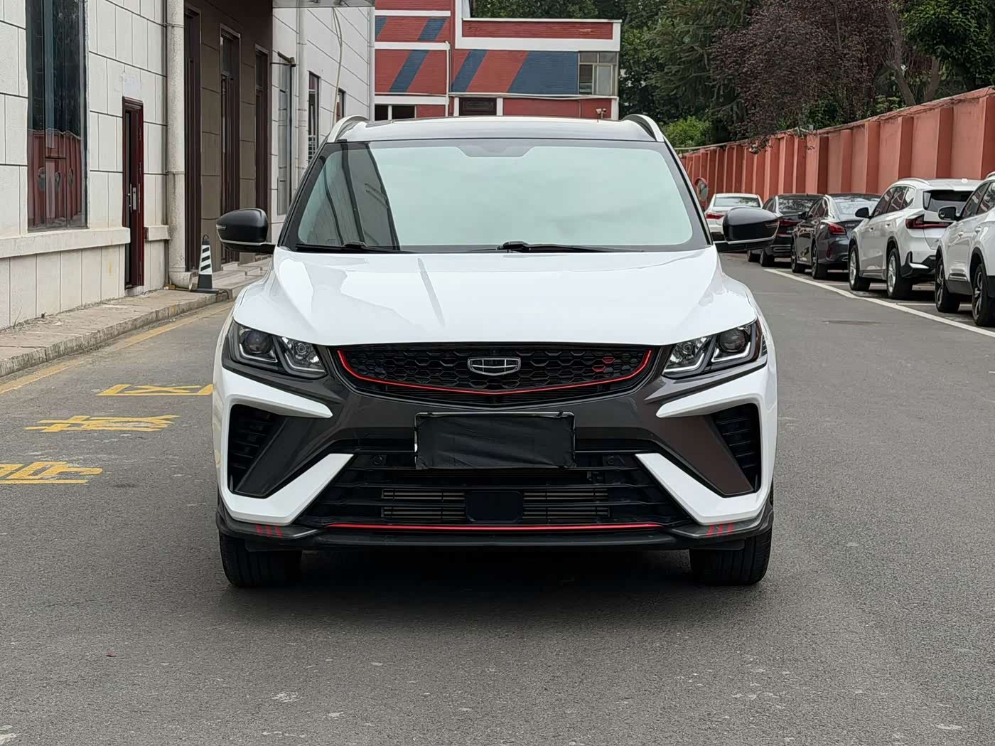 Geely Binyue 1.4 л 2023 г. Белый, пробег 49000 км