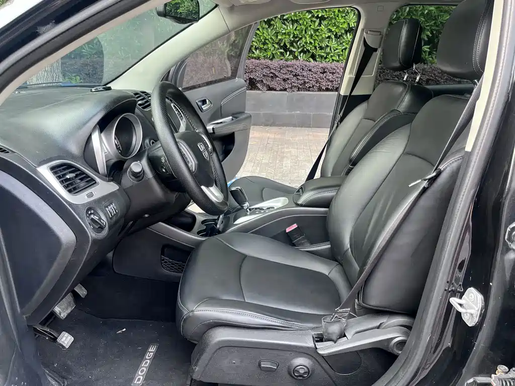 Dodge Journey 2.4L 2WD Premium Fashion Edition, фото 14