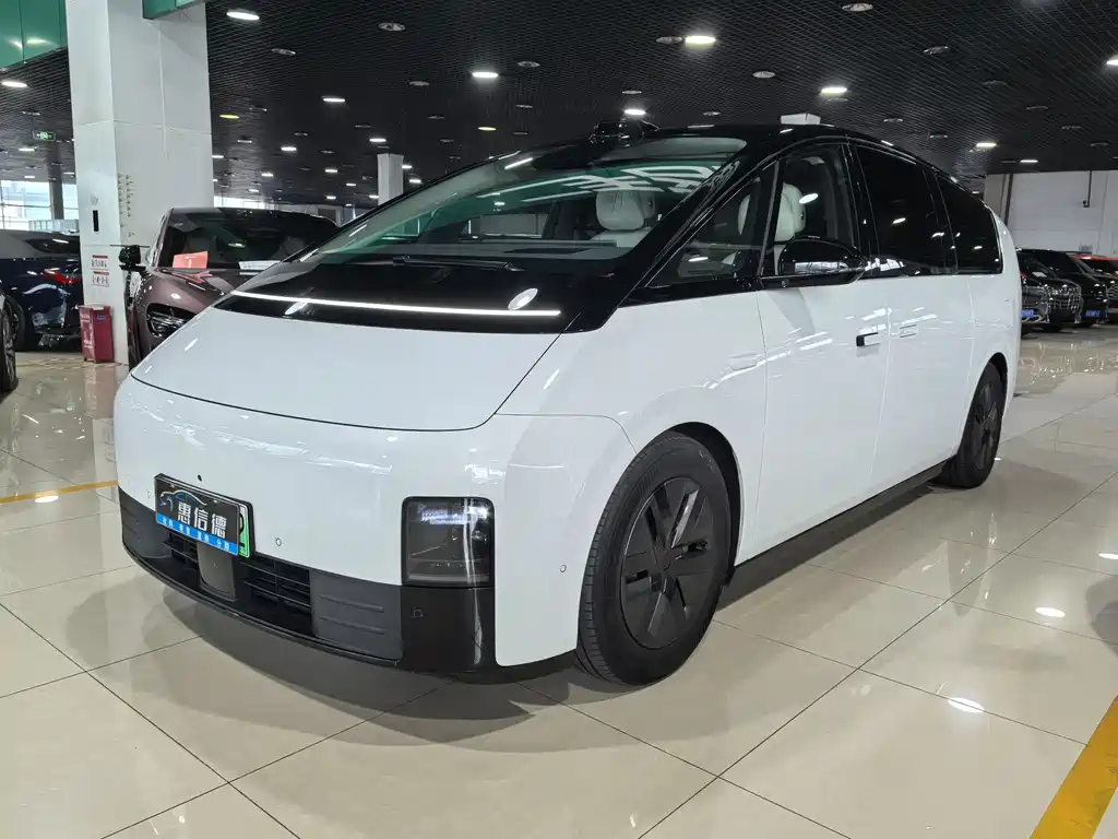 Li Auto MEGA 2024 Ultra
