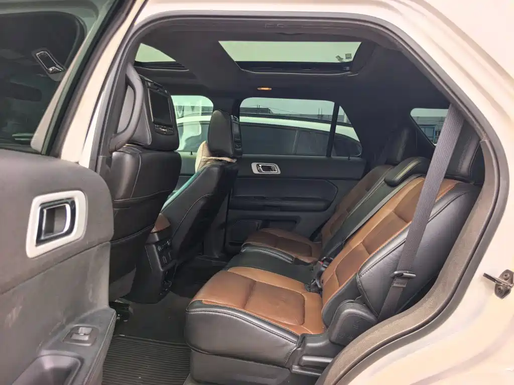Ford Explorer (Import) — миниатюра 9