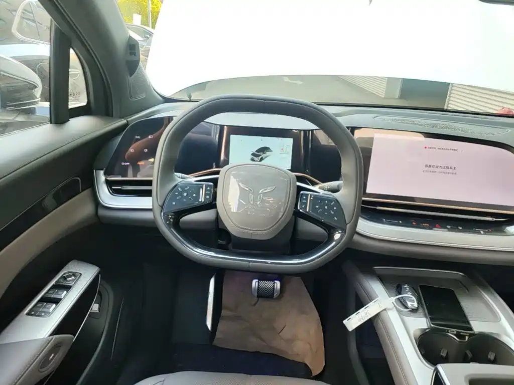 Hongqi 08 2025 605