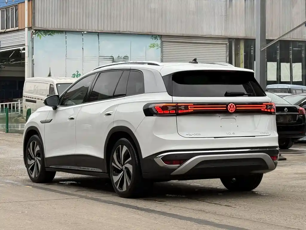 VOLKSWAGEN ID.6 CROZZ