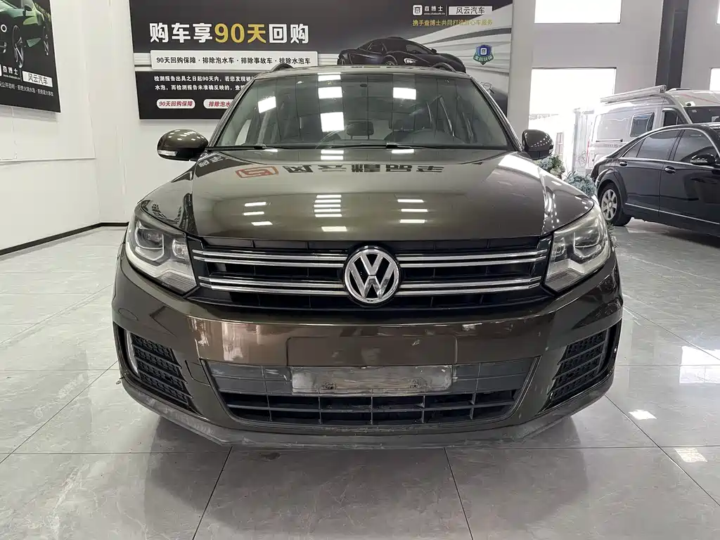 VOLKSWAGEN TIGUAN