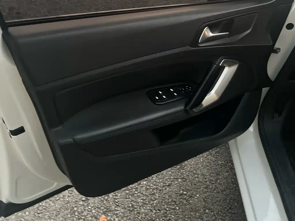Peugeot 308 — миниатюра 8