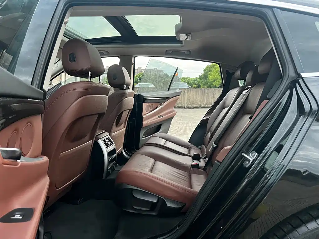 BMW 5 Series GT — миниатюра 11