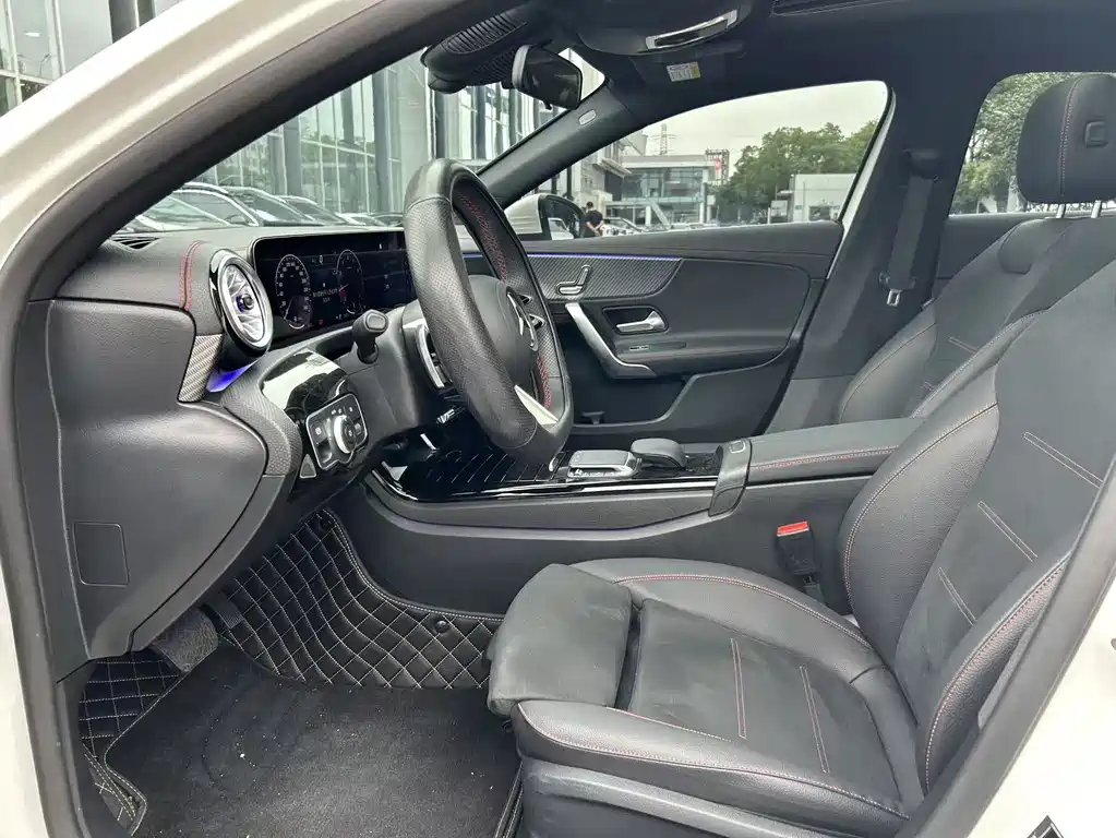 Mercedes-Benz A-Class A 2024 A 200 L Fashion