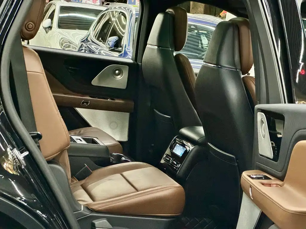 Lincoln Aviator — миниатюра 9