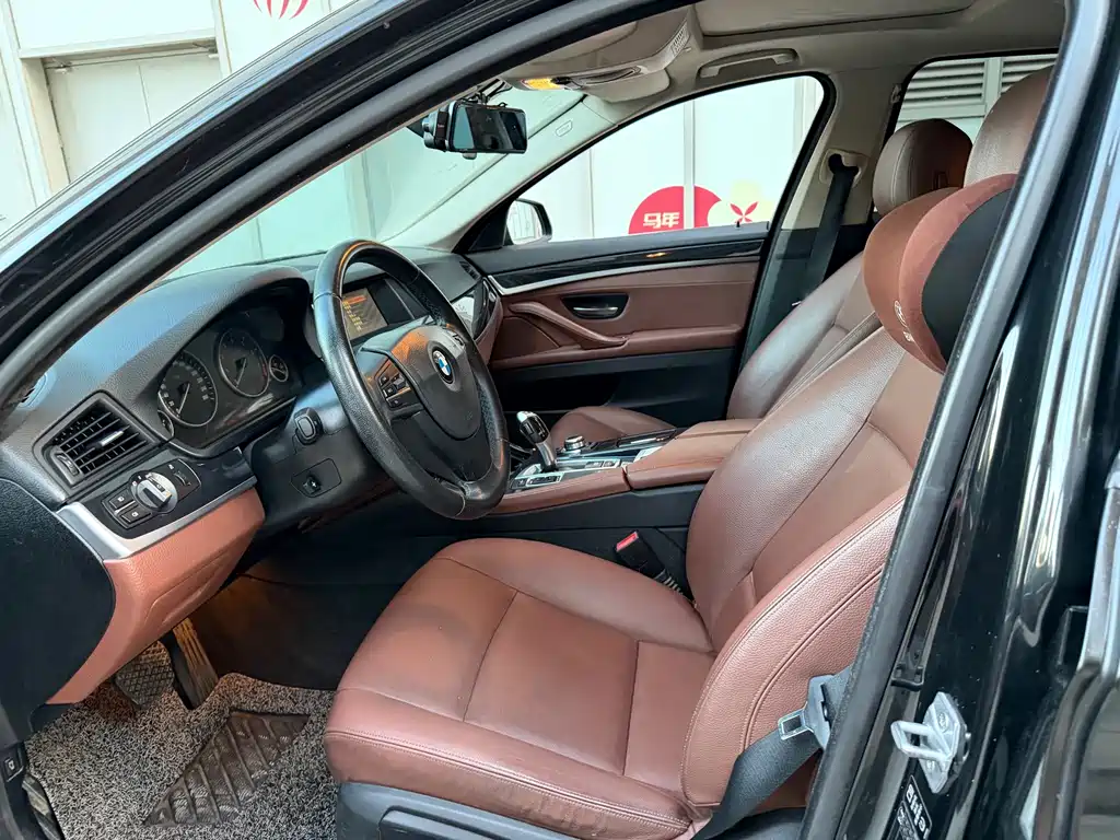BMW 5 Series — миниатюра 4