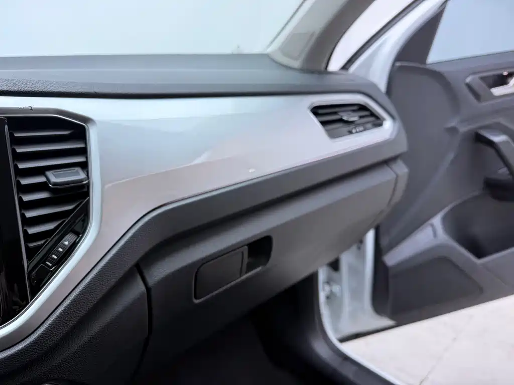 VOLKSWAGEN T ROC EXPLORING SONGS