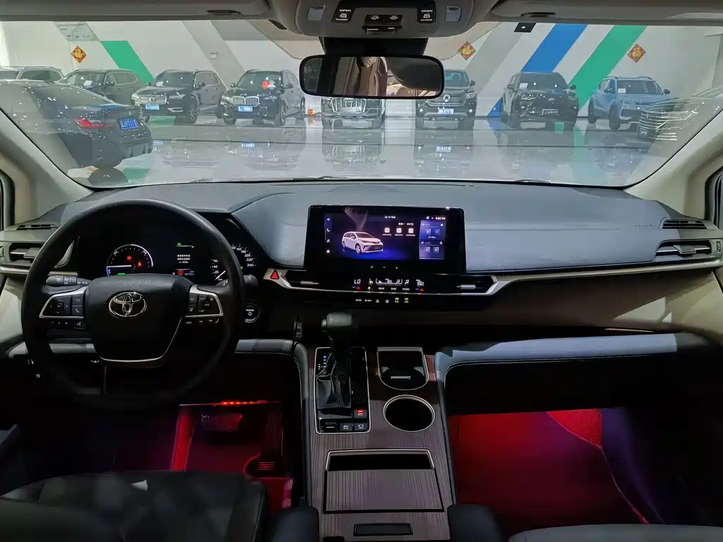 Toyota Granvia — миниатюра 5