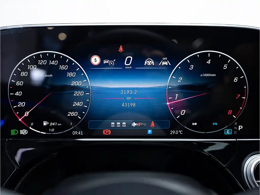 Mercedes-Benz E-Class — миниатюра 15