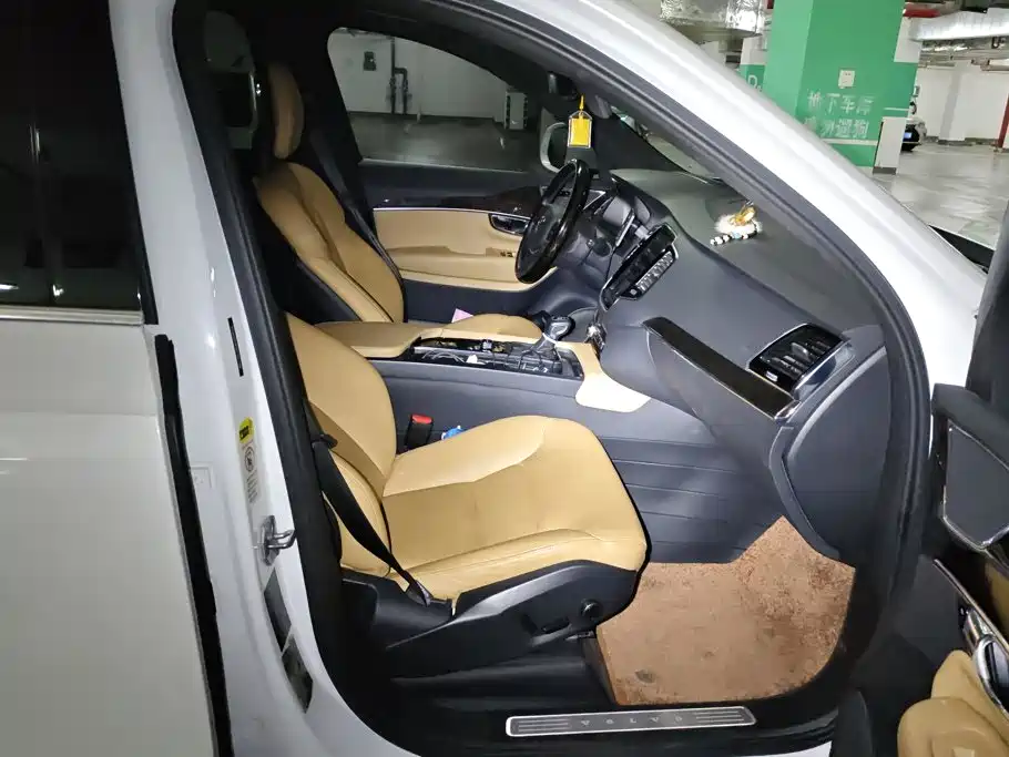 Volvo XC90 — миниатюра 8