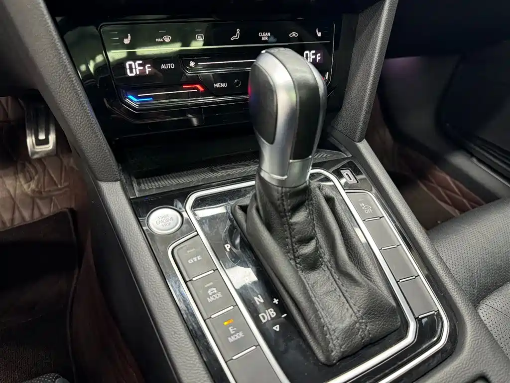 VOLKSWAGEN MAGOTAN GTE PLUG IN HYBRID