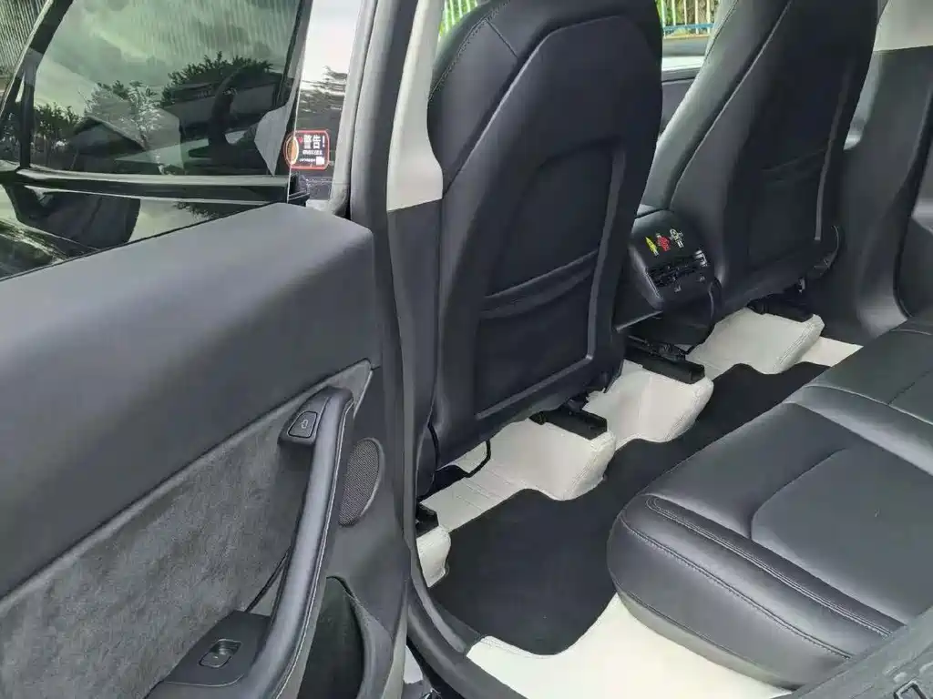 Tesla Model Y — миниатюра 7