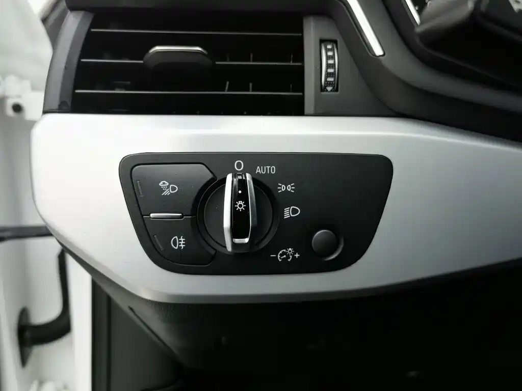 Audi A4L — миниатюра 21