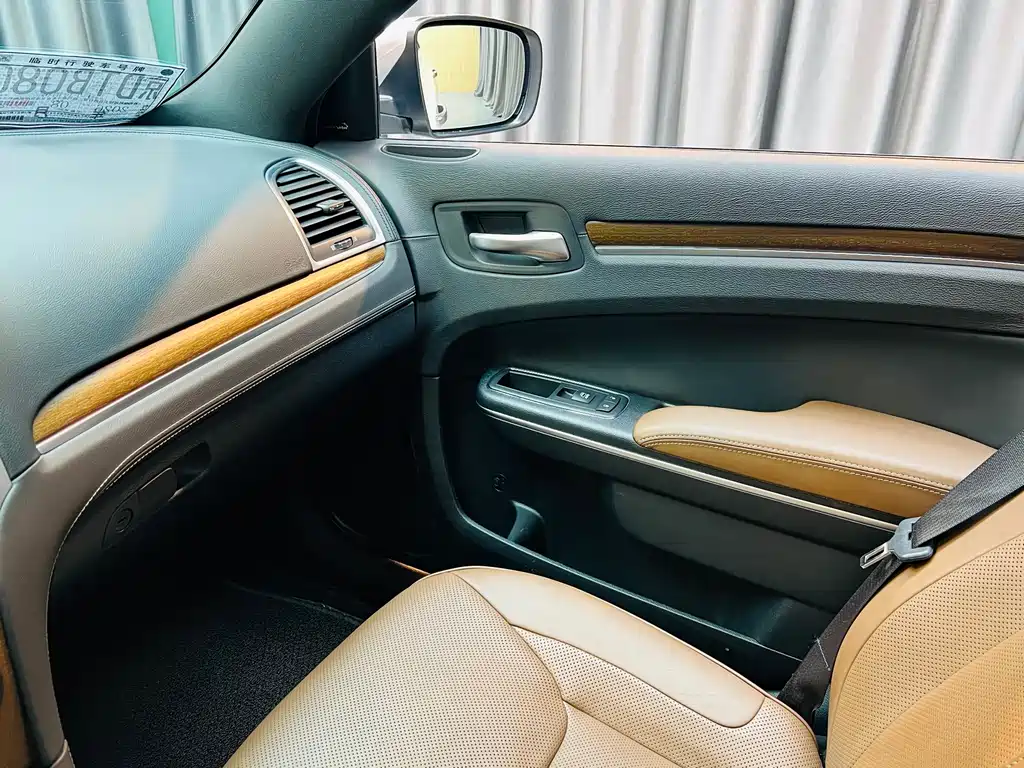 Chrysler 300C — миниатюра 13