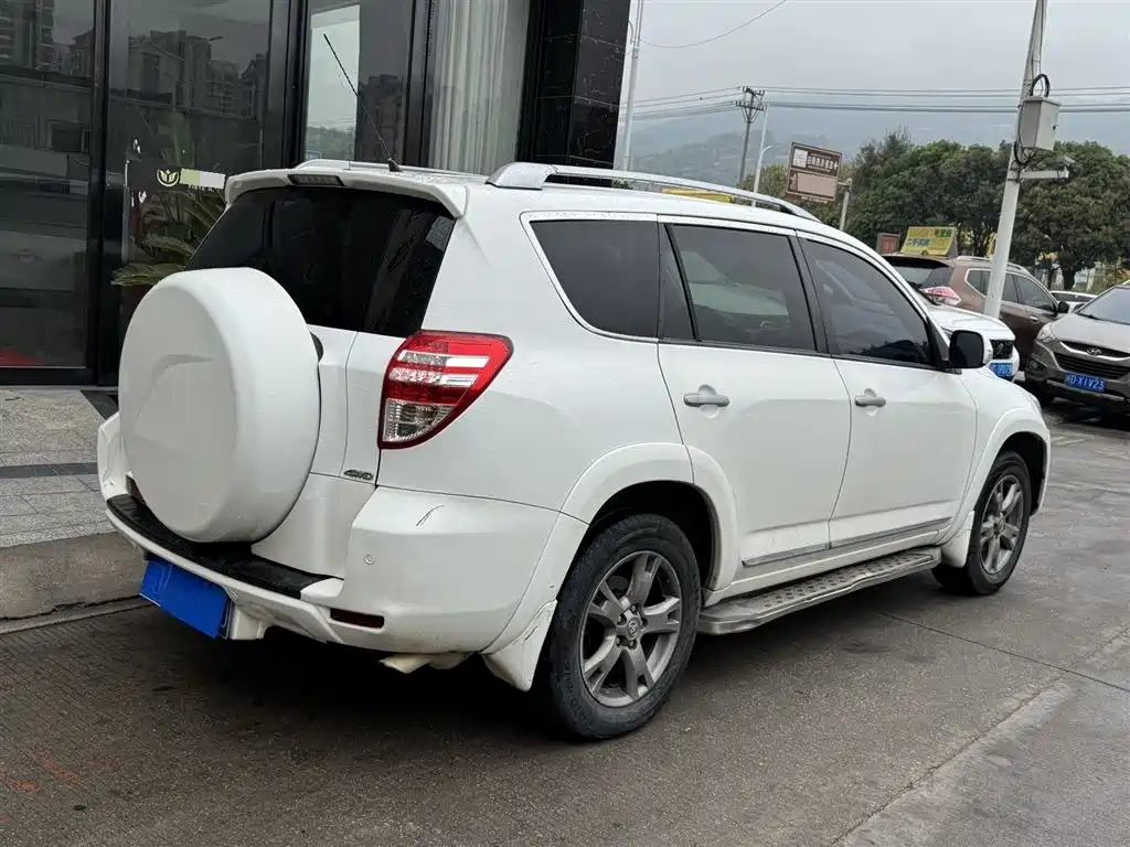 Toyota RAV4 2012 2.4L AT Luxury