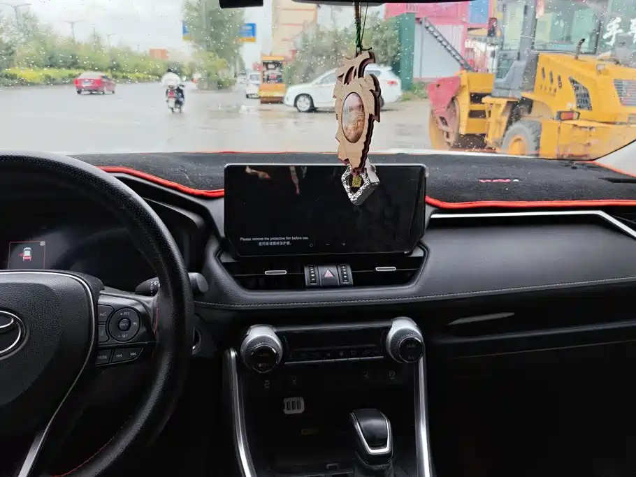 Toyota RAV4 — миниатюра 13