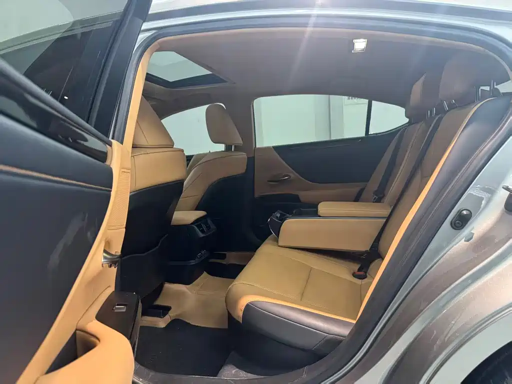 Lexus ES — миниатюра 5
