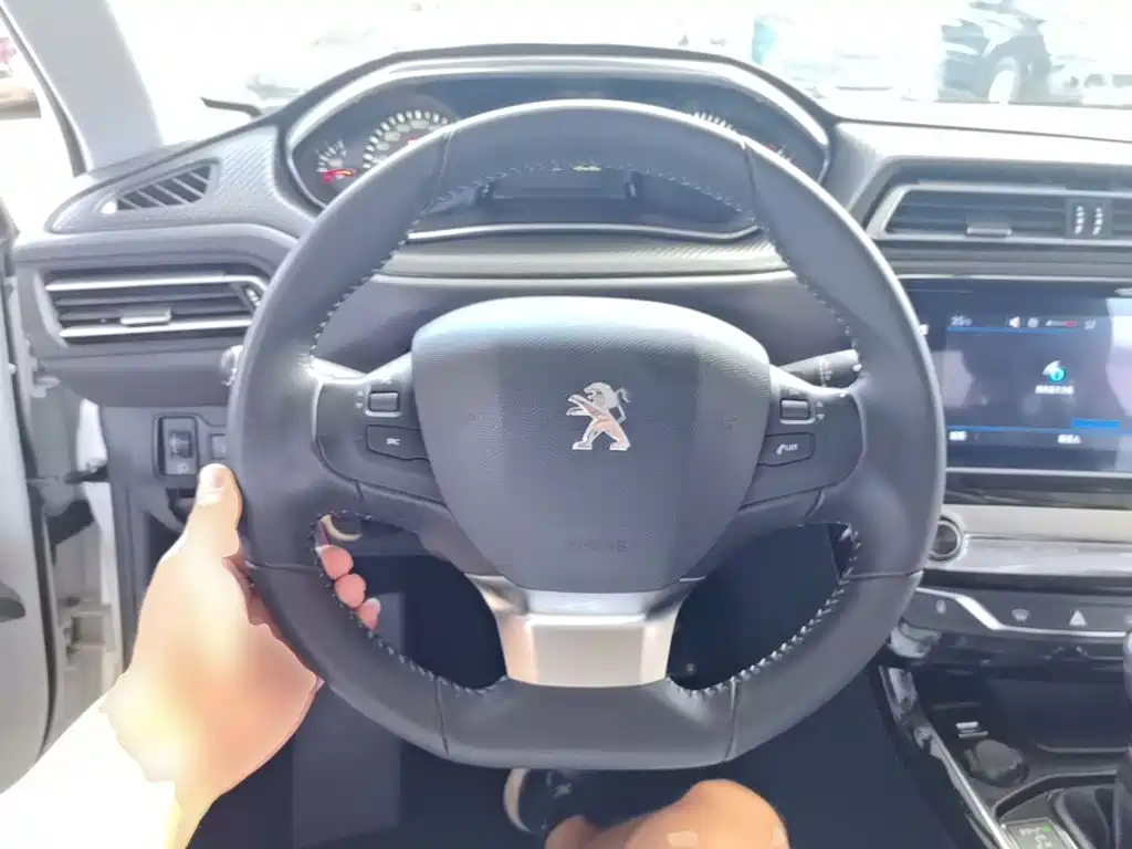 Peugeot 308 — миниатюра 11