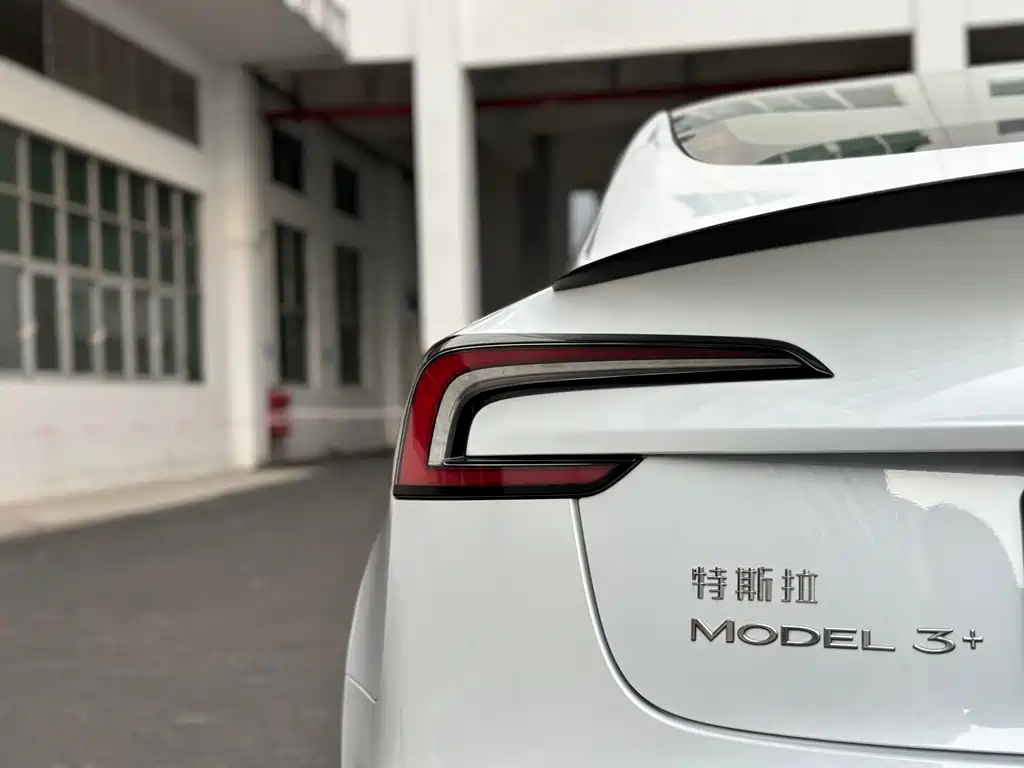 Tesla Model 3 — миниатюра 20