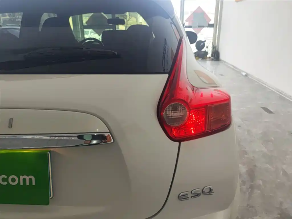 Infiniti ESQ 2014 1.6L