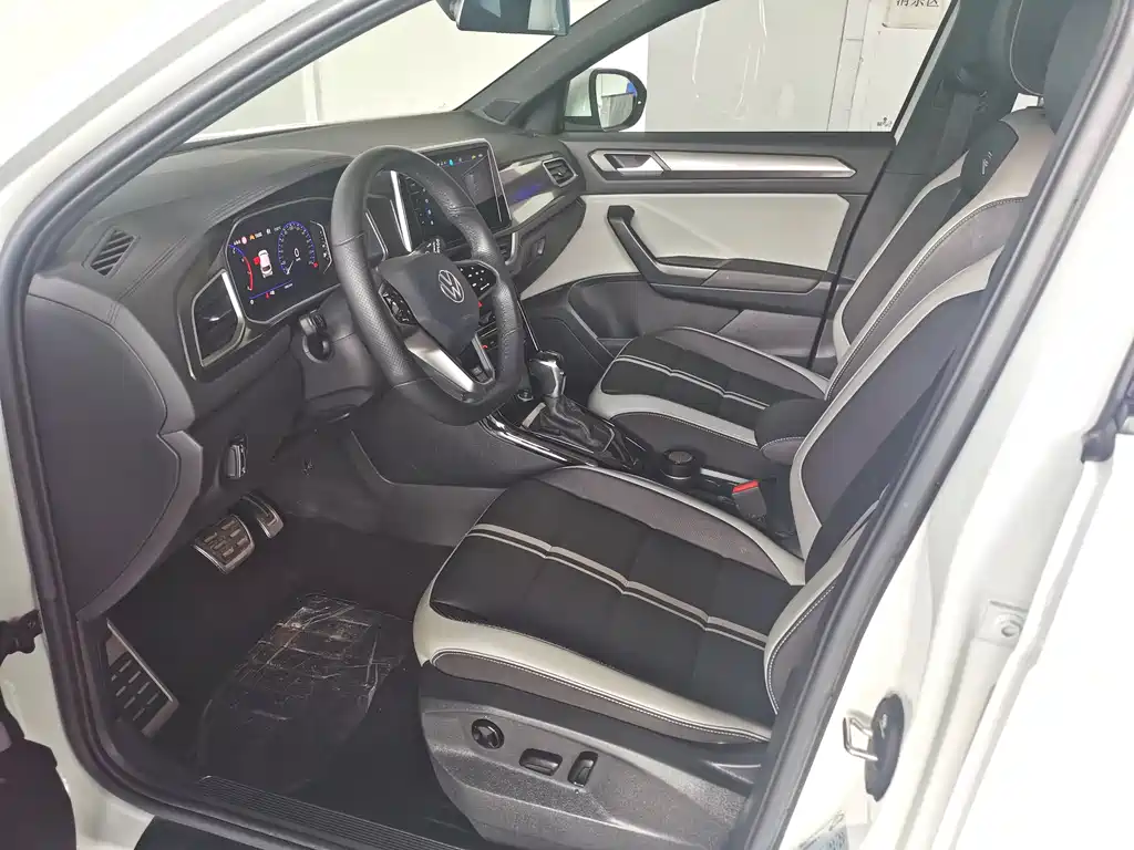 VOLKSWAGEN T ROC EXPLORING SONGS