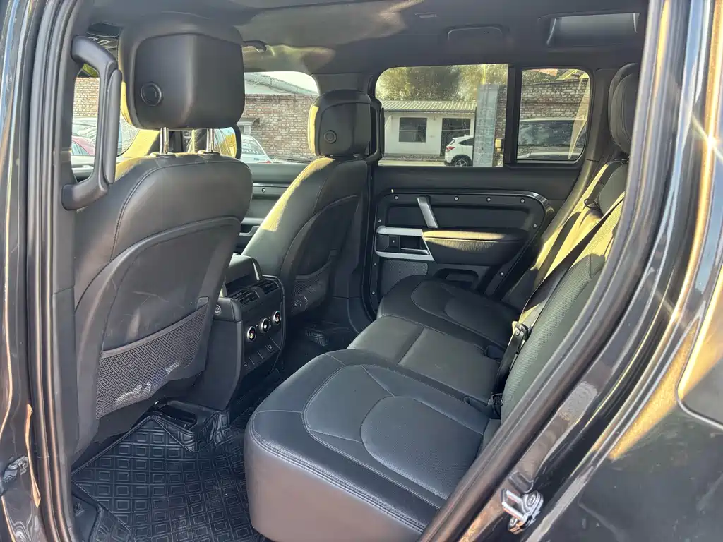 Land Rover Defender — миниатюра 8