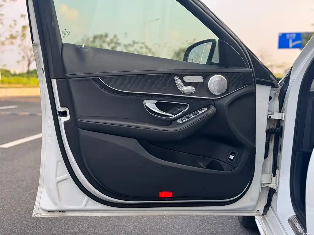 Mercedes-Benz C-Class — миниатюра 14