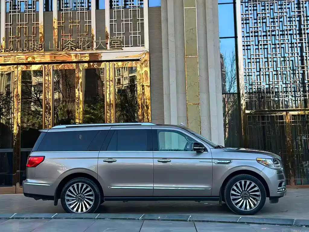 LINCOLN NAVIGATOR