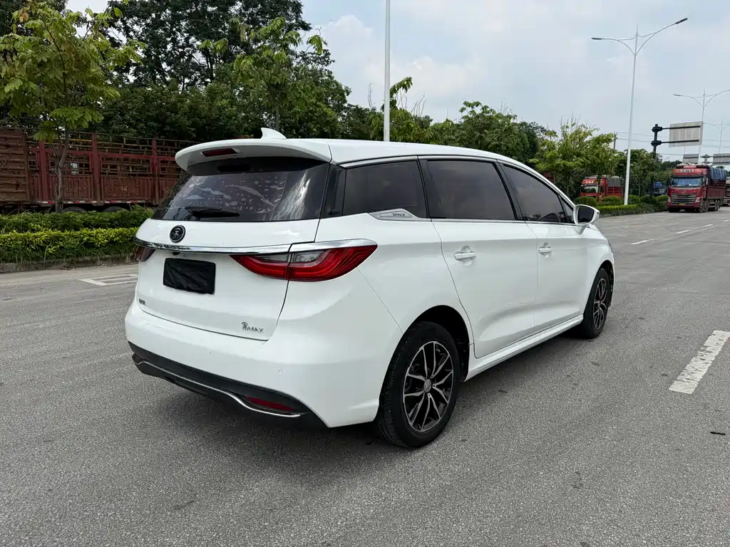 BYD MAX — миниатюра 4