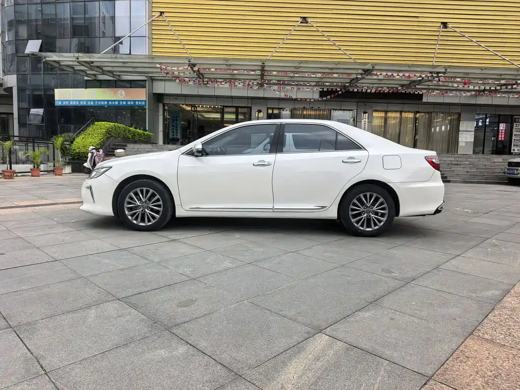 TOYOTA CAMRY
