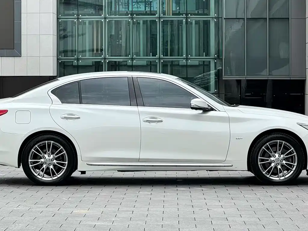 INFINITI Q50L