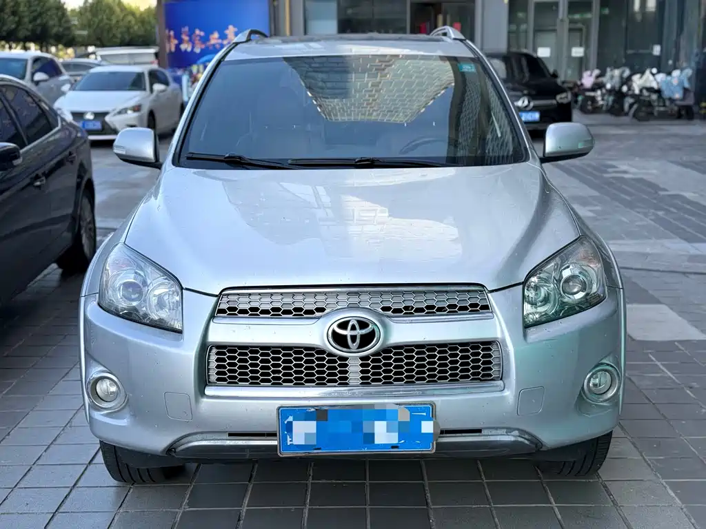 Toyota RAV4 — миниатюра 2