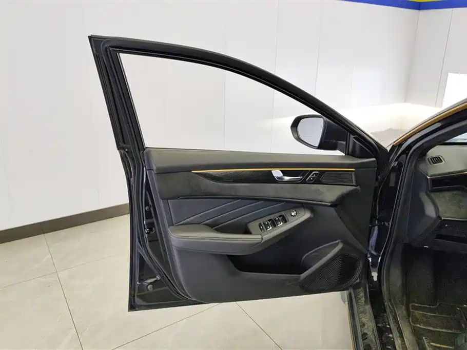 DONGFENG YI HYUN MAX