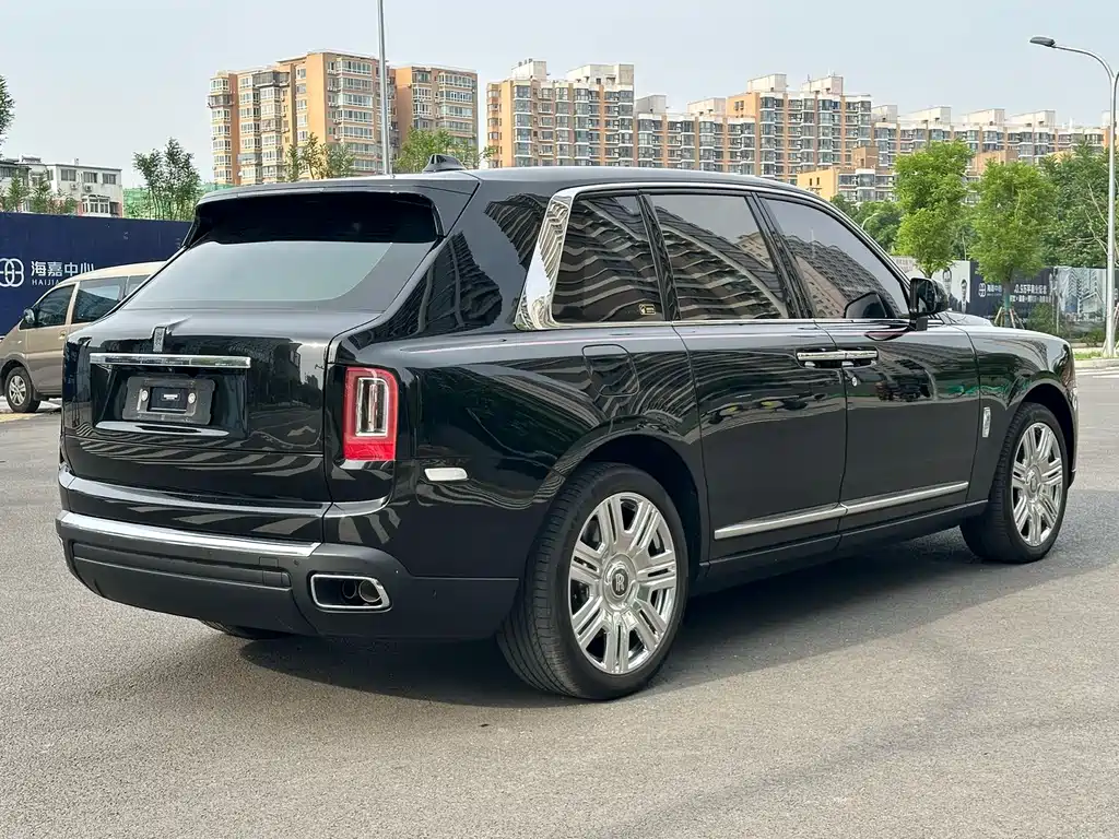 Rolls-Royce Cullinan 2018 мест