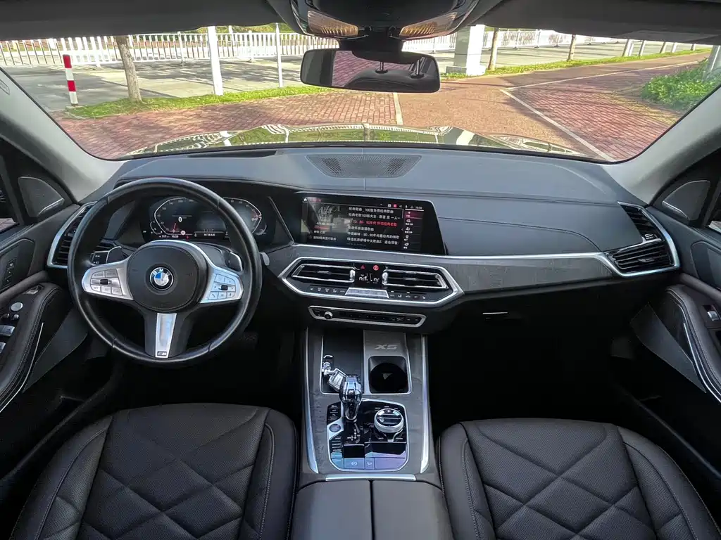 BMW X5 2022 xDrive 30Li Premium M Sport