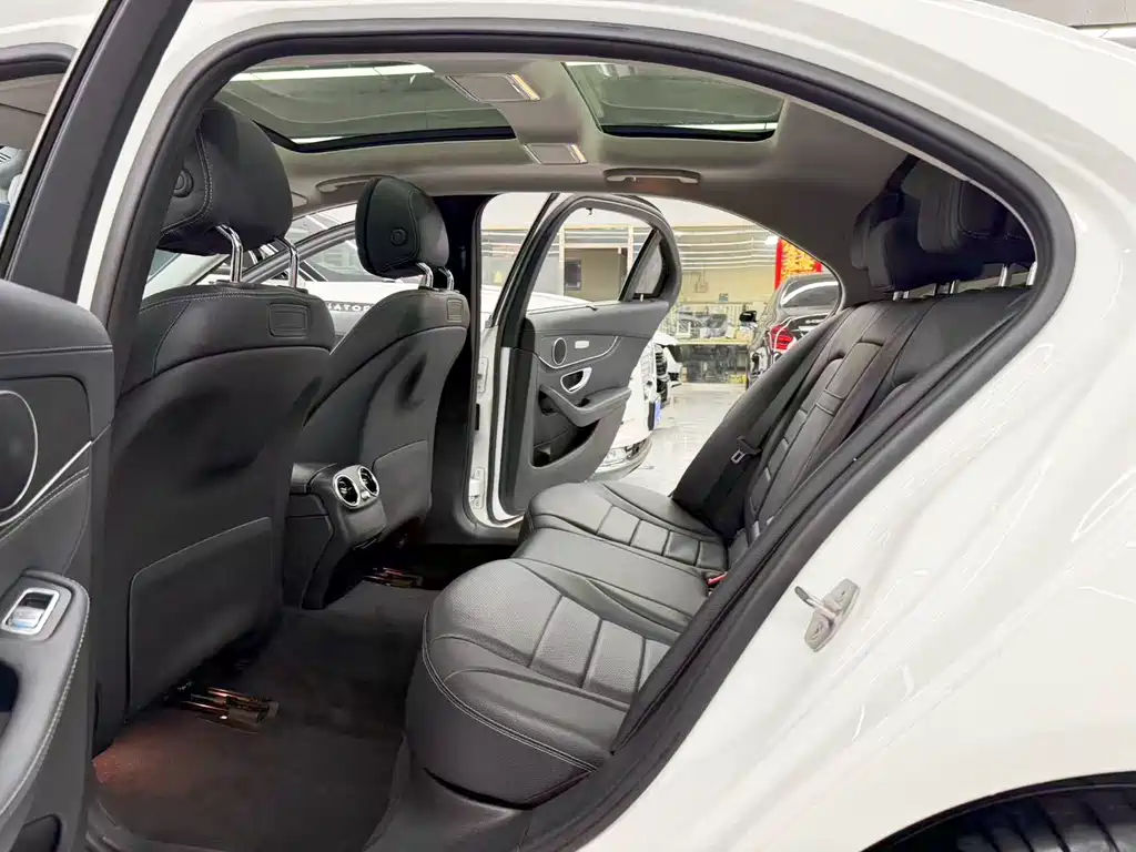 Mercedes-Benz C-Class — миниатюра 8