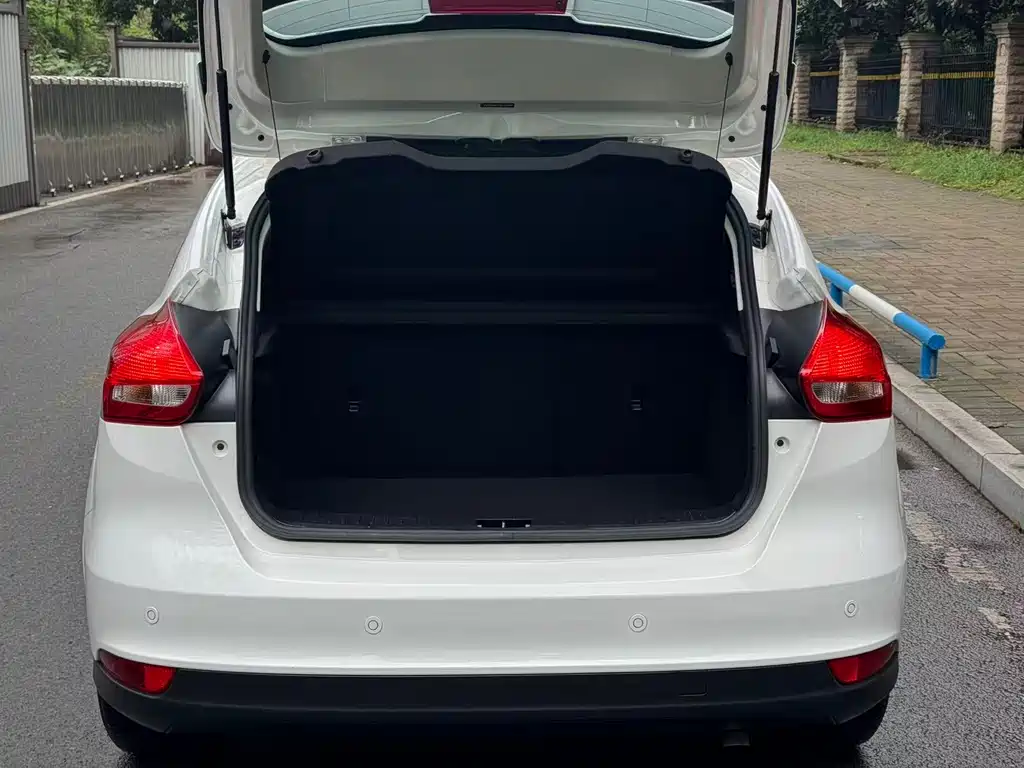 Ford Focus 2018 1.6L AT