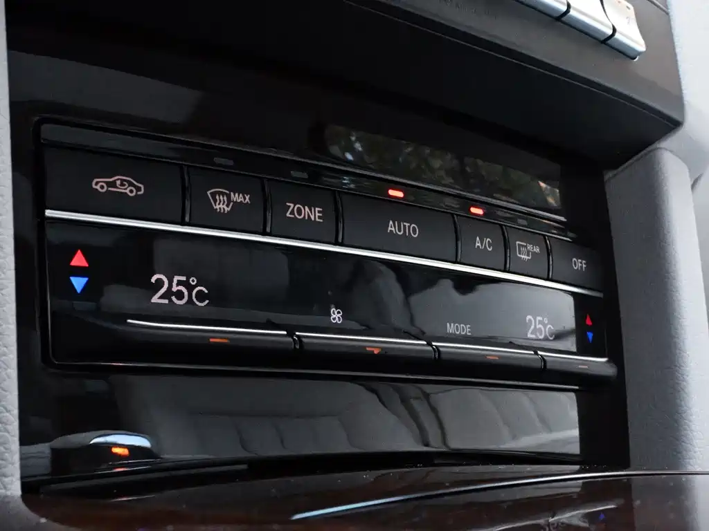 Mercedes-Benz E-Class — миниатюра 19