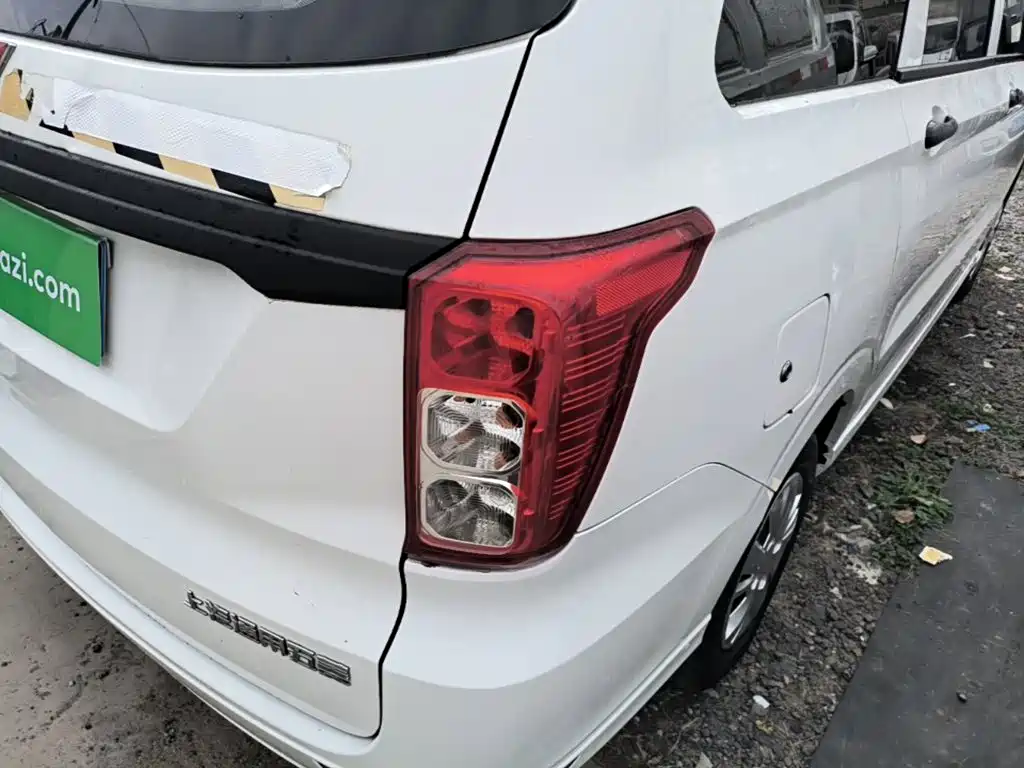 Wuling Hongguang — миниатюра 8