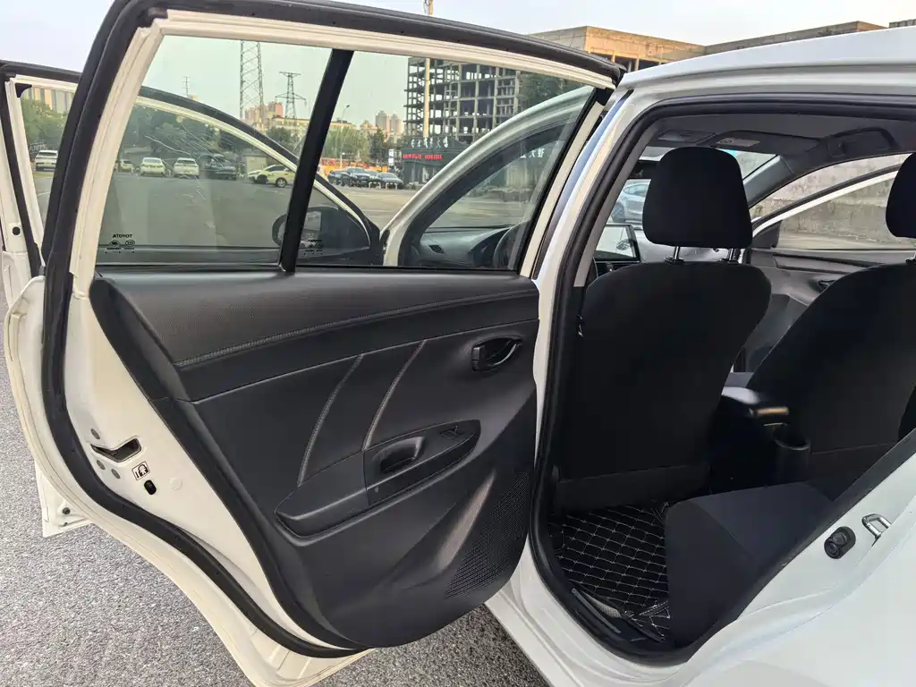 Toyota Yaris L — миниатюра 16