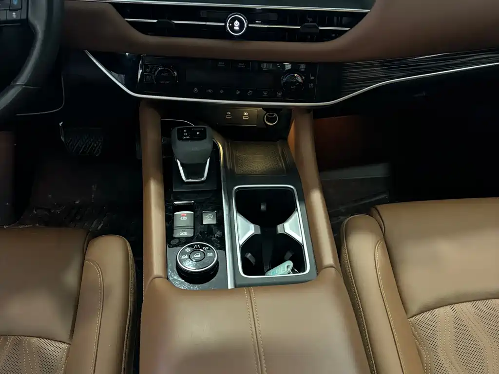 NISSAN EXPLORING THE LAND