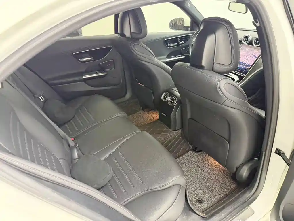 Mercedes-Benz C-Class — миниатюра 6