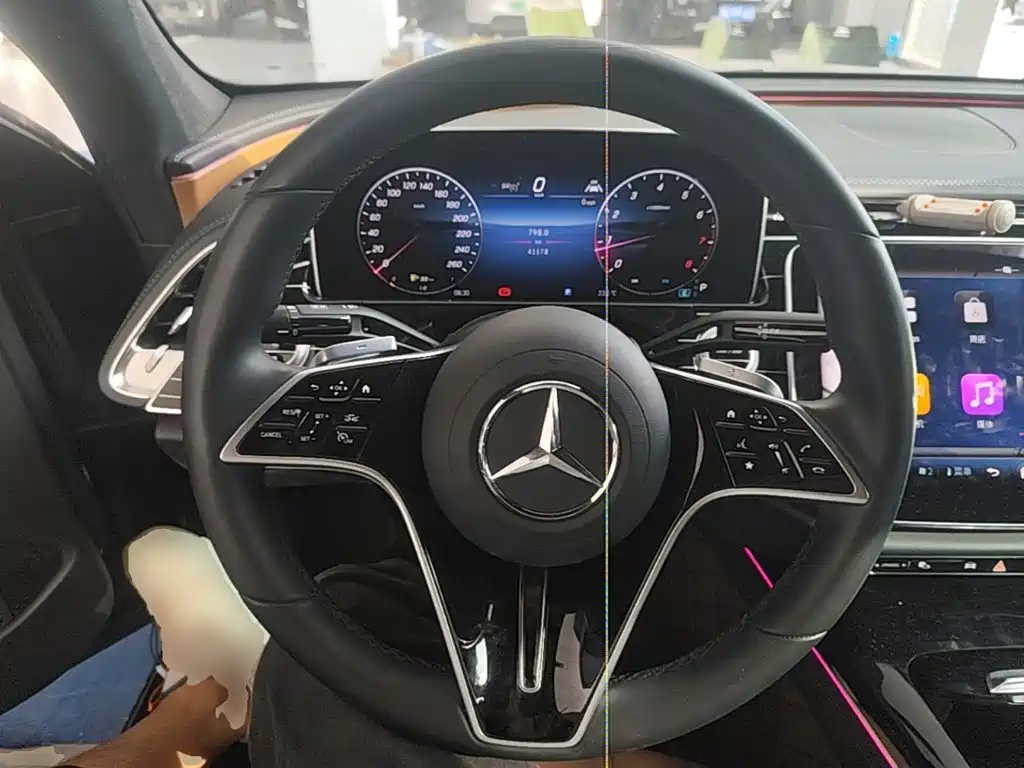 Mercedes-Benz E-Class — миниатюра 11