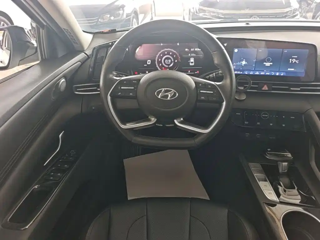 Hyundai Elantra — миниатюра 11
